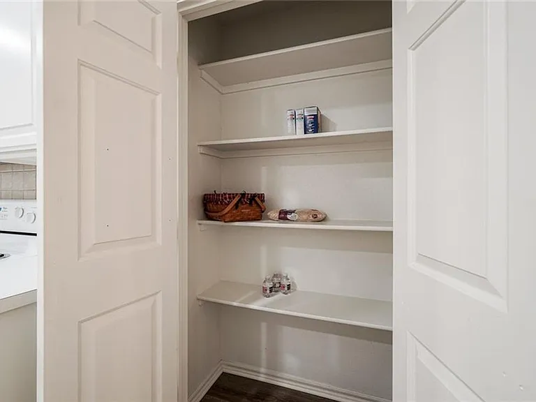 300 Glen Dr — Photo 19