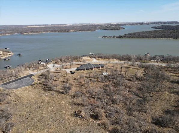 217 Moonlight Bay Dr, Chico, TX 76431