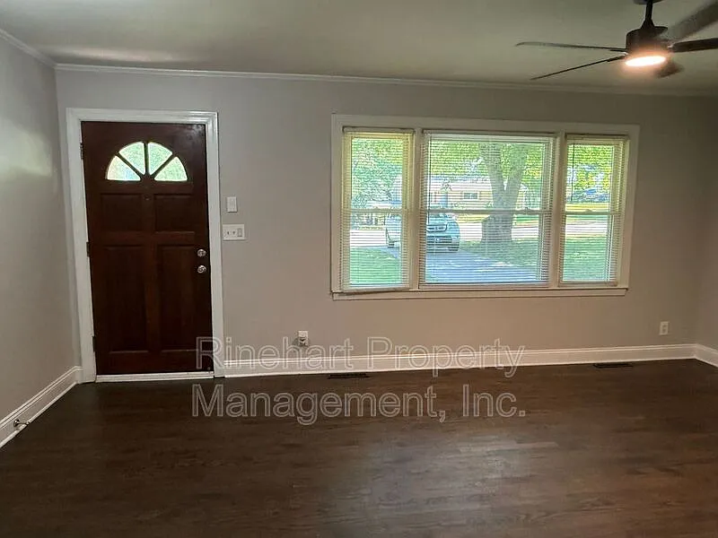 4 bed, 2.0 bath, 2016 sqft, $2,450 — Photo 3
