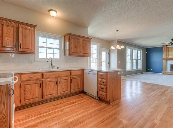 4th image of 5006 Woodsonia Dr