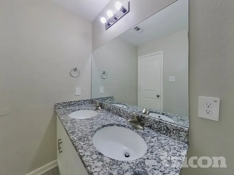 15673 Briar Forest Dr — Photo 8