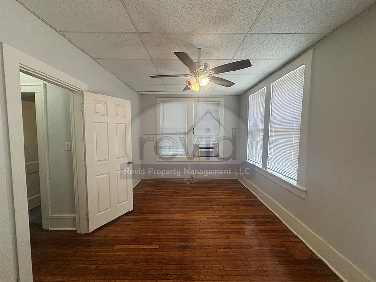 195 Hawthrone — Photo 4