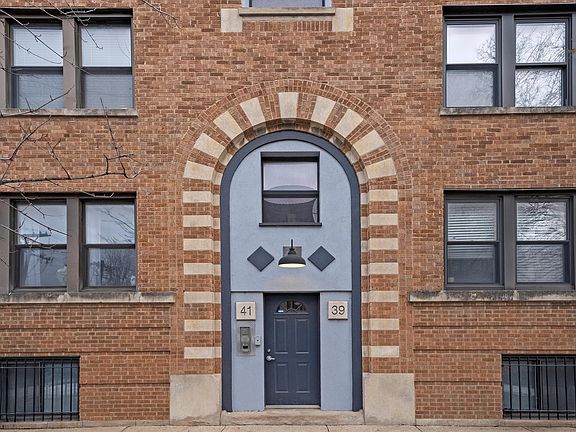 2nd image of 41 N Paulina St #2