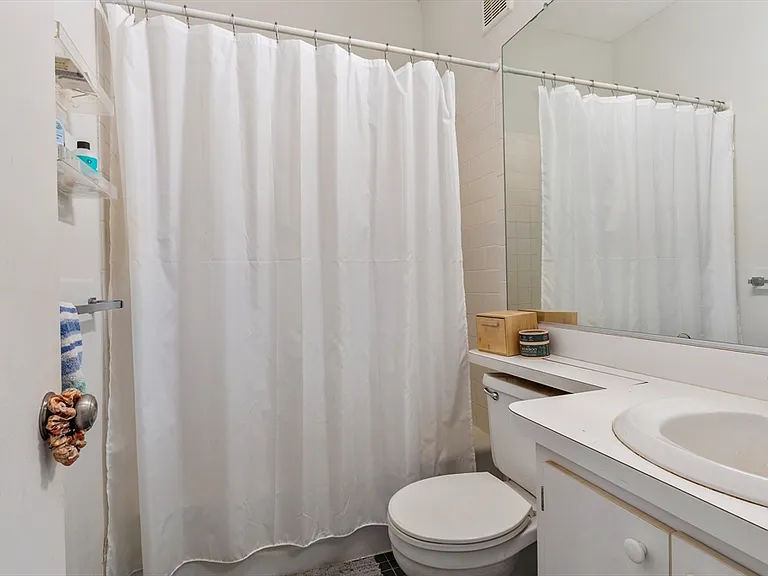 142 Chandler St #4 — Photo 9