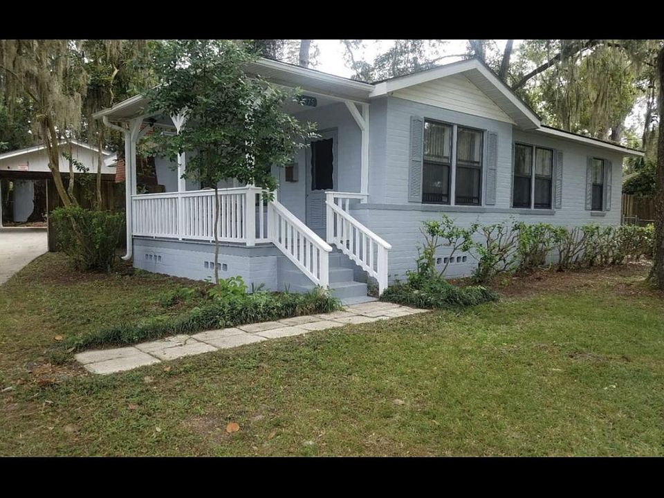 1st image of 1075 SW Castle Heights Ter
