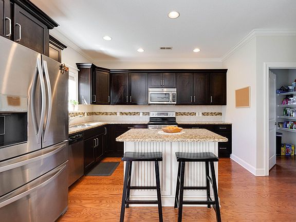 4th image of 1012 Lynnstone Dr