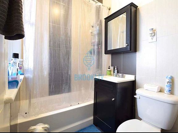 5th image of 135 Rogers Ave #2C