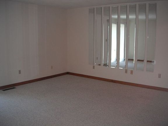 4th image of 113 Franklin Ave