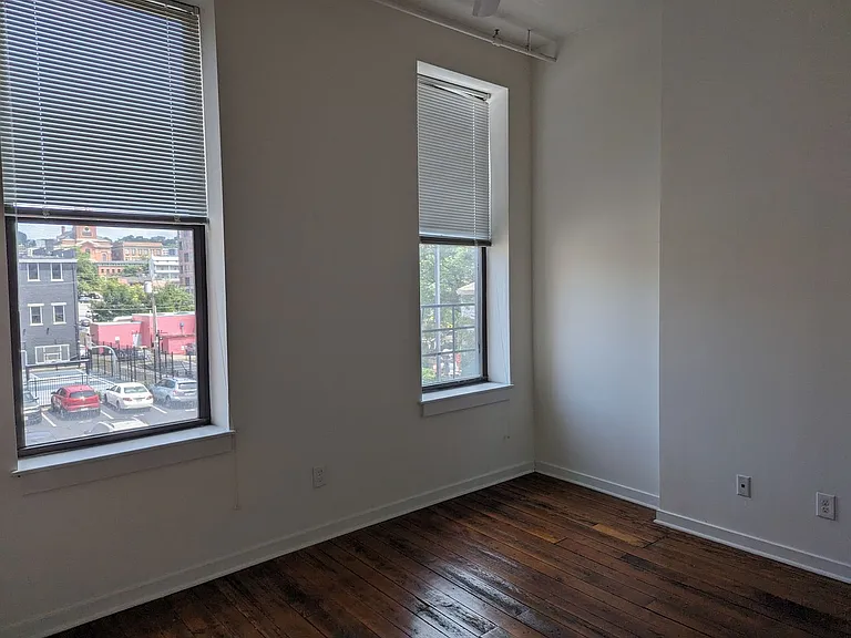 1208 Main St — Photo 14