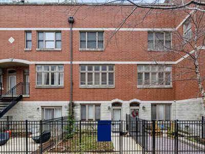 320 E 17th St, Chicago, IL, 60616