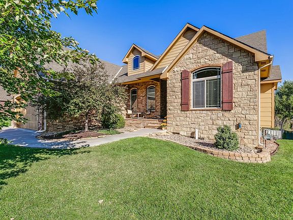 3rd image of 1016 E Rosemont Ct