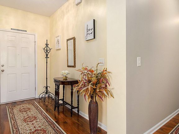 5th image of 632 Lafayette Park Dr.
