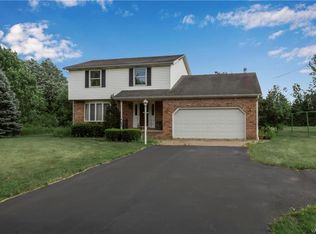 61 Simme Rd, Lancaster, NY 14086