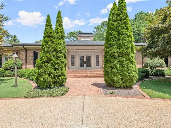 596 E Lake Dr, Gainesville, GA 30506