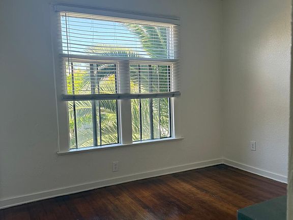 5th image of 1114 N Poinsettia Dr #8