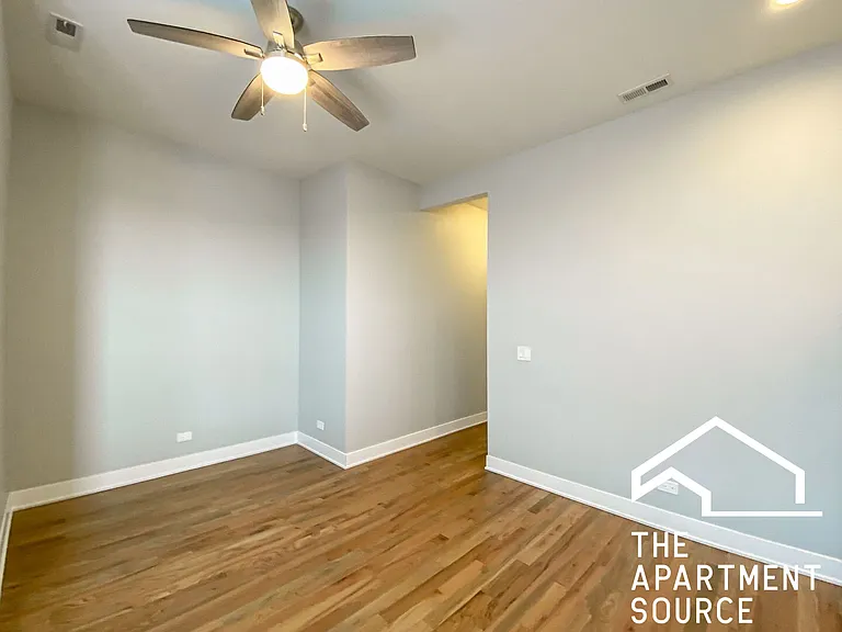 2103 N Sedgwick St #4 — Photo 2