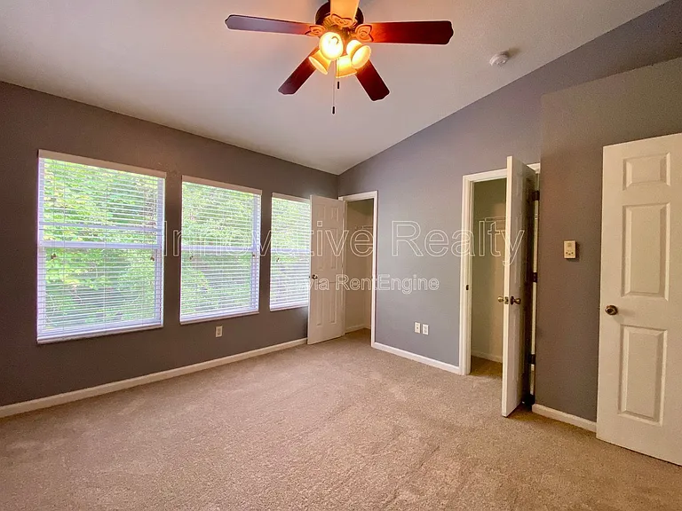 720 Shropshire Loop — Photo 9