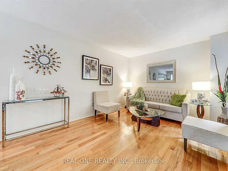 2 Maitland Dr — Photo 3