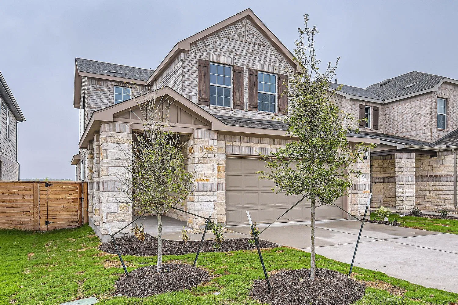 3 bed, 2.5 bath, 1724 sqft, $2,100 — Photo 2