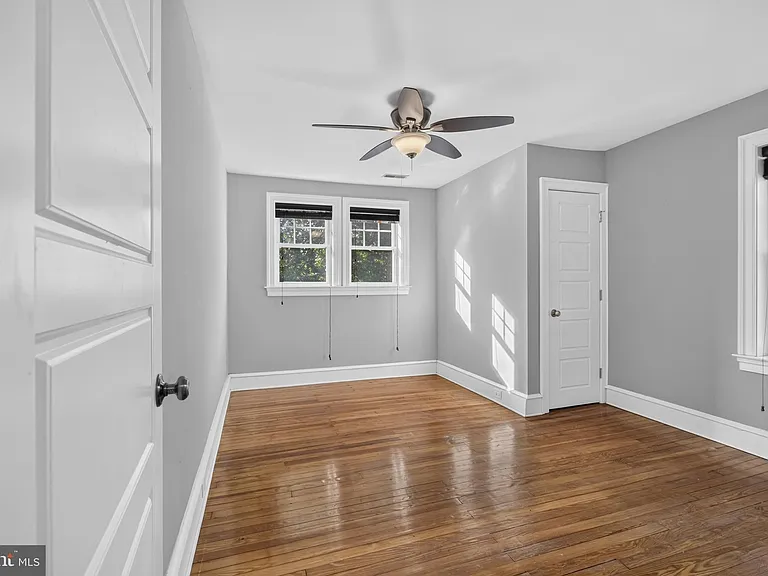 21 E Redman Ave — Photo 51