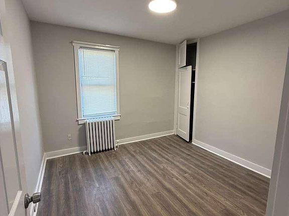 4th image of 127 Liverpool Ave