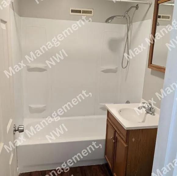 3225 Kenwood St — Photo 8