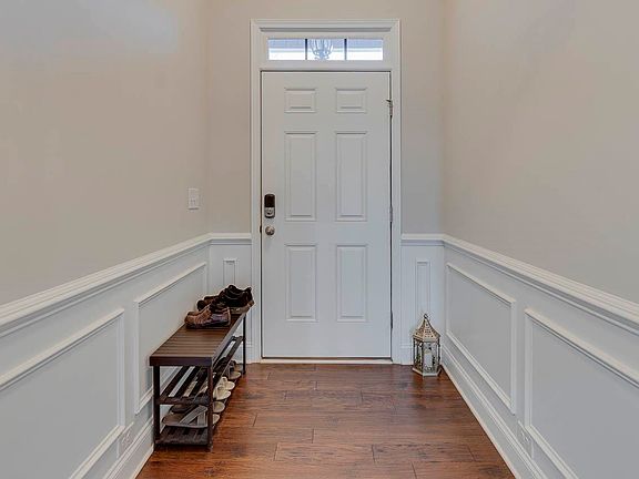 5th image of 422 Bucklebury Rd