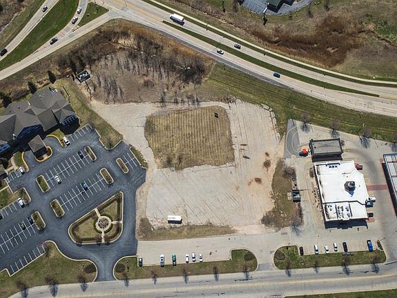 2nd image of 2588 Manitowoc Rd