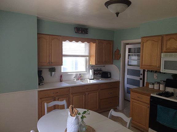5th image of 3901 Grape Ave NE