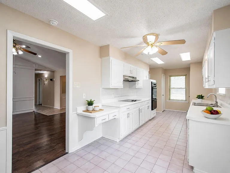 422 Woodhollow Dr — Photo 12