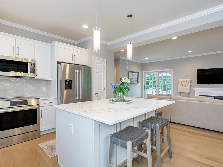15 S Beach Rd — Photo 16