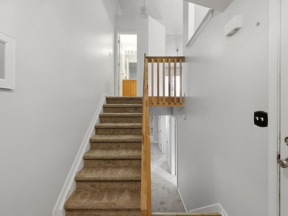 4th image of 410 John Sutherland Dr