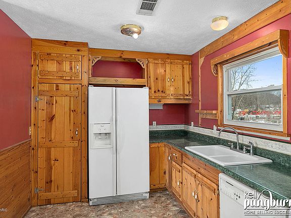 5th image of 275 W 136th St