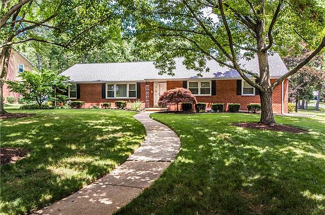 3 BR, 2.2 BA all brick custom ranch w/ fin bsmt