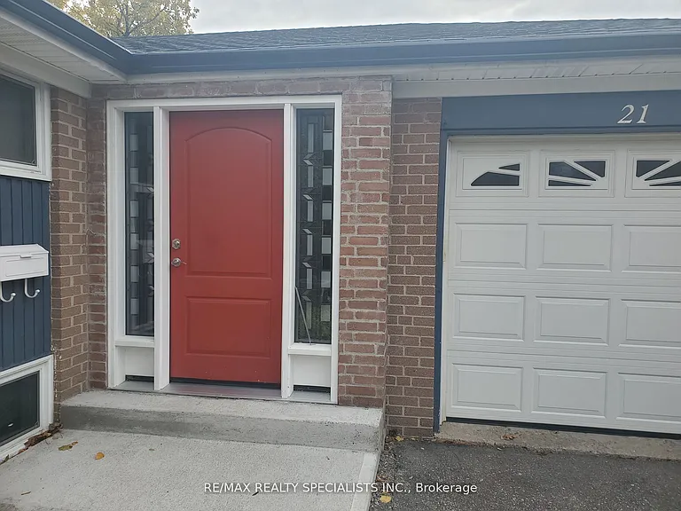 21 Burgby Ave #UPPER — Photo 1