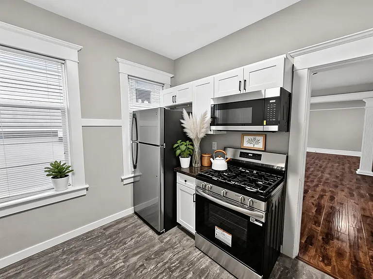 Hillcrest Manor — Photo 18