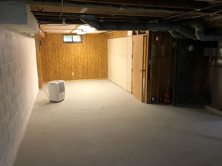 91 Airport Pkwy — Photo 11