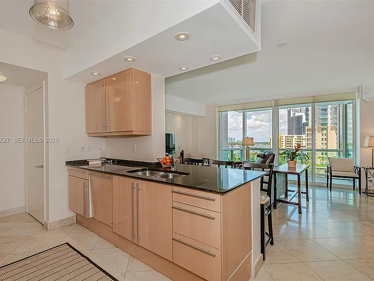 1000 S Pointe Dr #906 — Photo 5