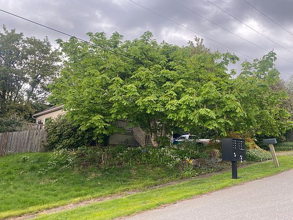 3rd image of 26430 NE Stewart St