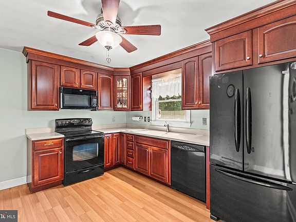 3rd image of 3927 Federal Hill Rd