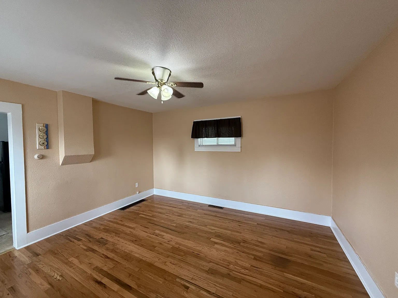 1 bed, 681 sqft, $1,350 — Photo 3