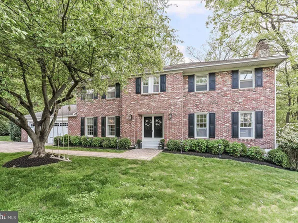 204 Country Gate Rd, Wayne, PA 19087