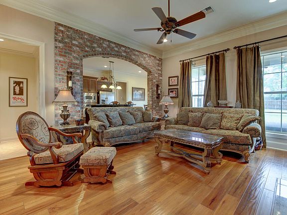 2nd image of 411 Bluebonnet Dr