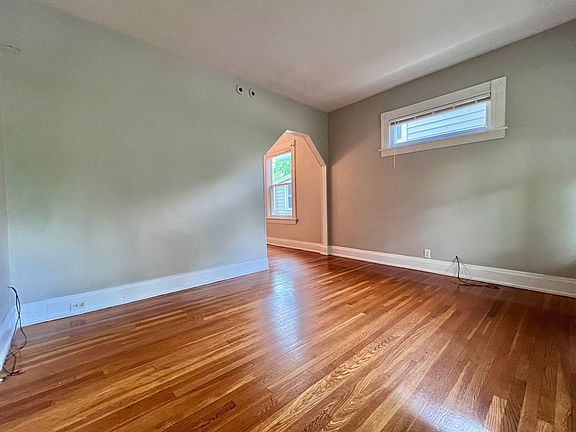 5th image of 2869 Markbreit Ave