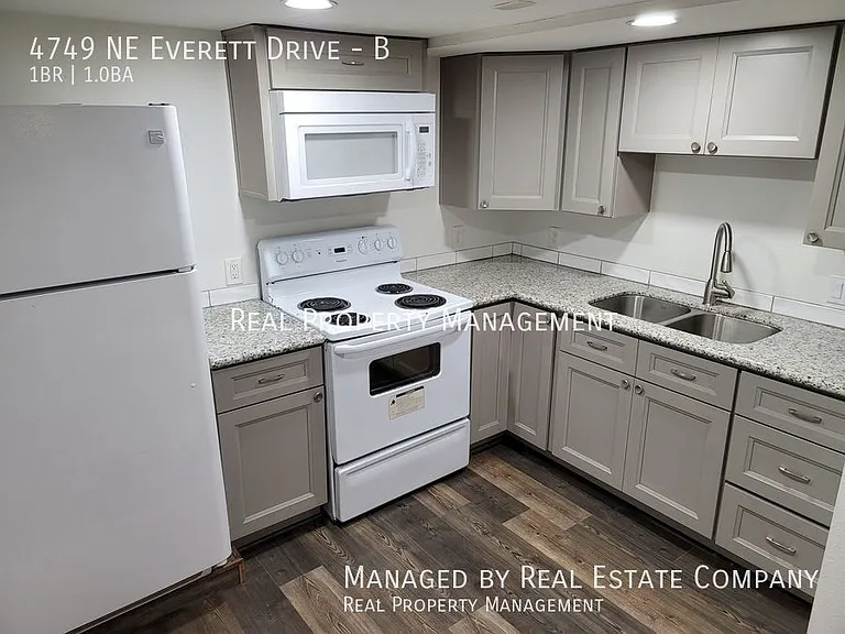 4749 NE Everett Dr #B — Photo 7