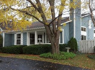 1805 Appaloosa Dr, Naperville, IL 60565