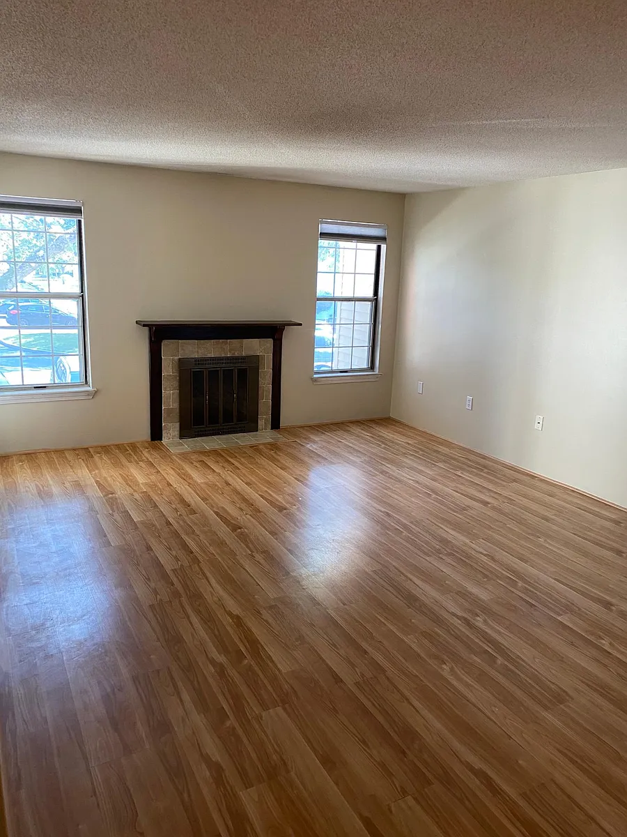 Building Photo - 6 Walden Dr #7