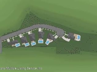 27 Carriage Ct, Staten Island, NY 10304