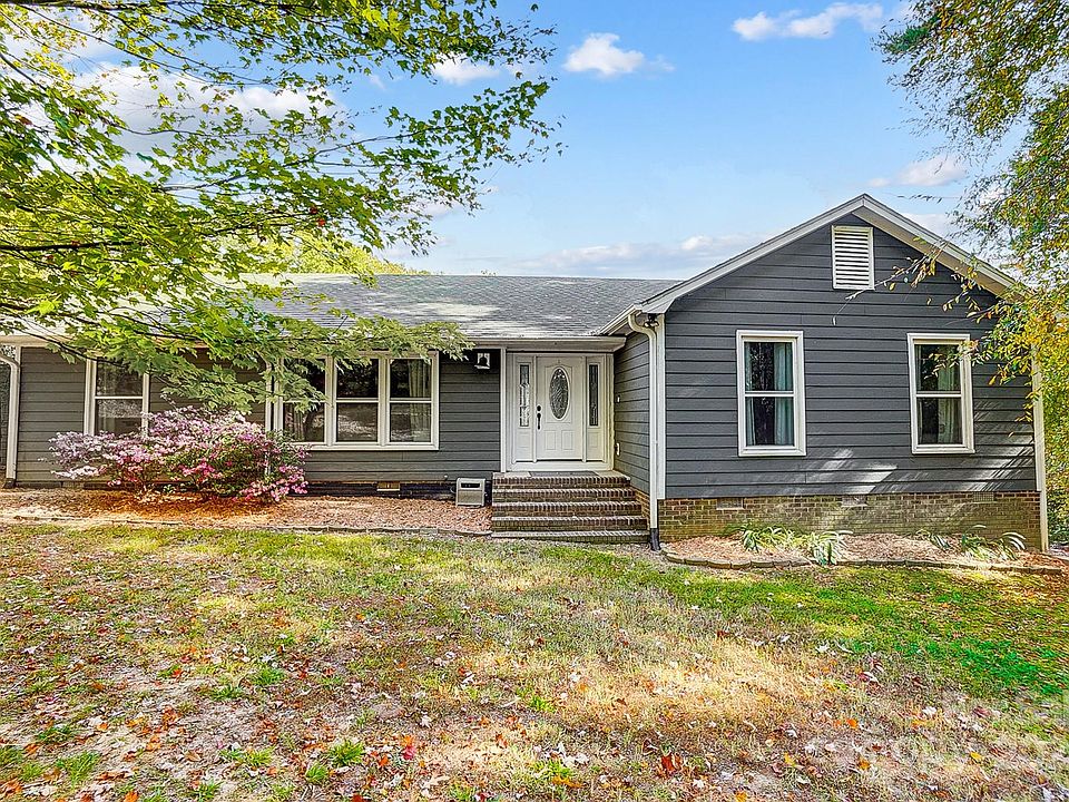1st image of 205 Horseshoe Dr