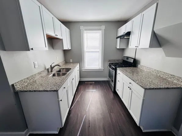 852 4th St E, Saint Paul, MN 55106